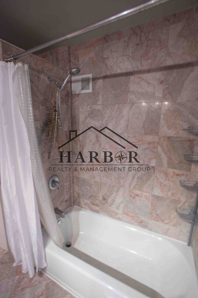 Building Photo - 2 Bedroom Single-Family Home in SW Rochester