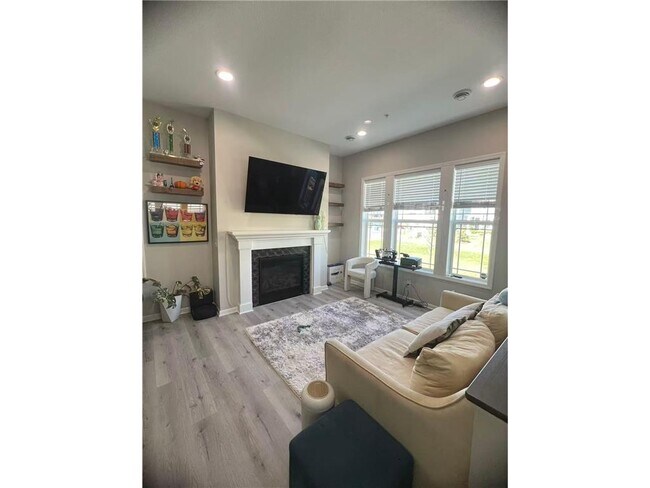 Building Photo - 8055 Arrowwood Ln N