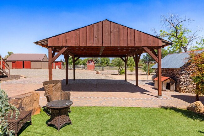Building Photo - 7625 N Williamson Valley Rd
