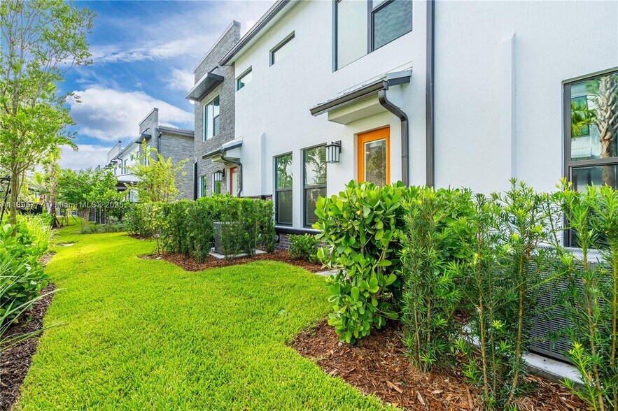 Building Photo - 8356 NW 7th Pl