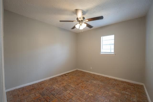 Building Photo - 3057 Dogwood Dr