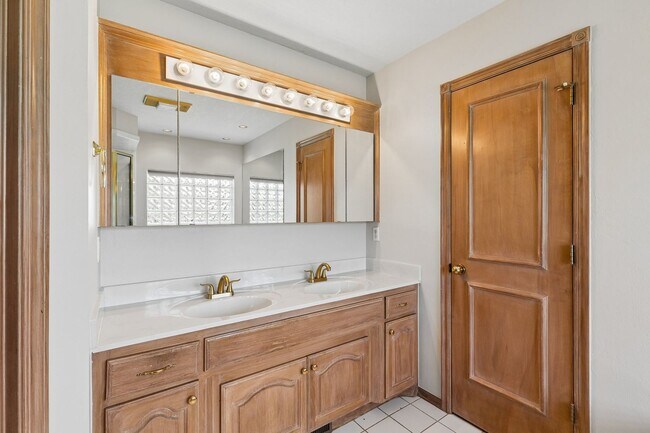 Building Photo - 2725 Blue Quail Pass