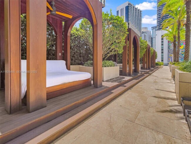 Building Photo - 801 S Miami Ave