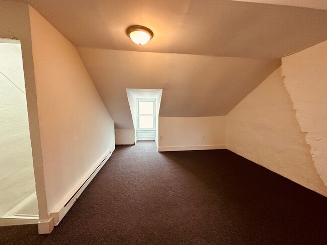 Building Photo - 118 S Queen St