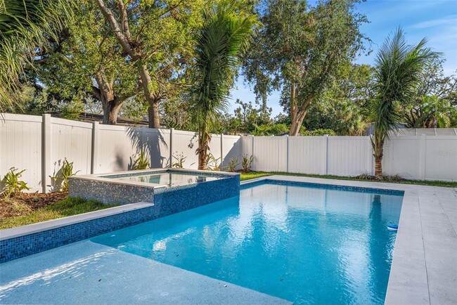 Building Photo - 2106 S Cortez Ave