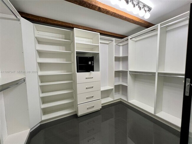 Building Photo - 9331 NW 48th Doral Terrace