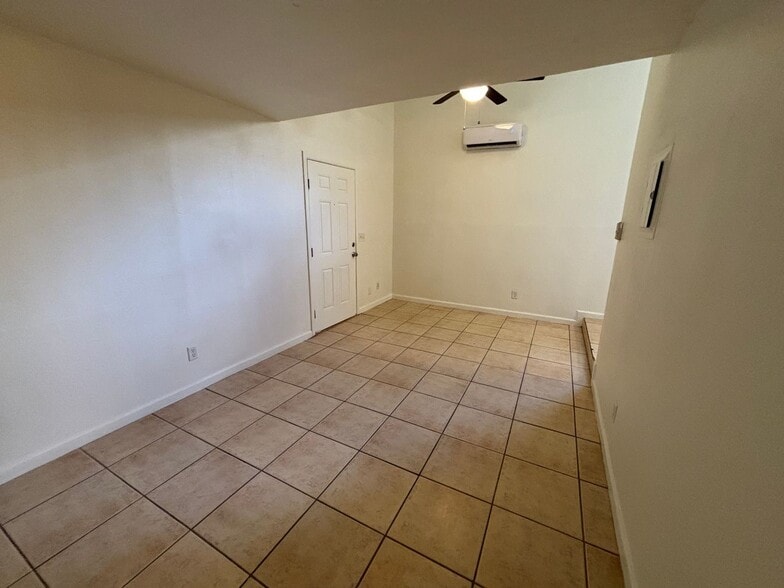 Building Photo - 1 E Navajo Rd