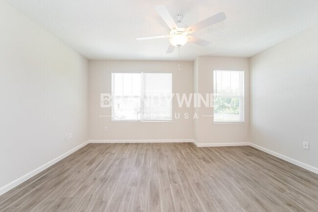 Building Photo - 573 Kit St