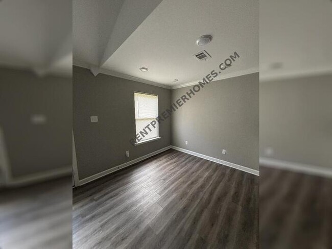 Building Photo - 55 Buena Vis Dr