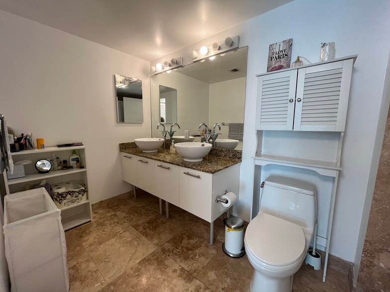 Master bathroom upstairs - 41 SE 5th St