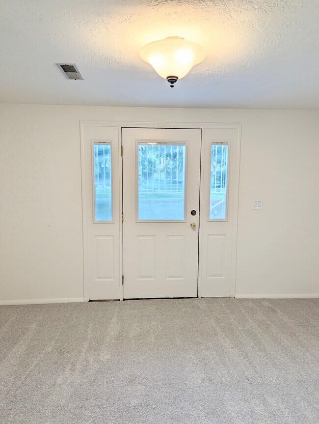 Building Photo - 18 E 900 S