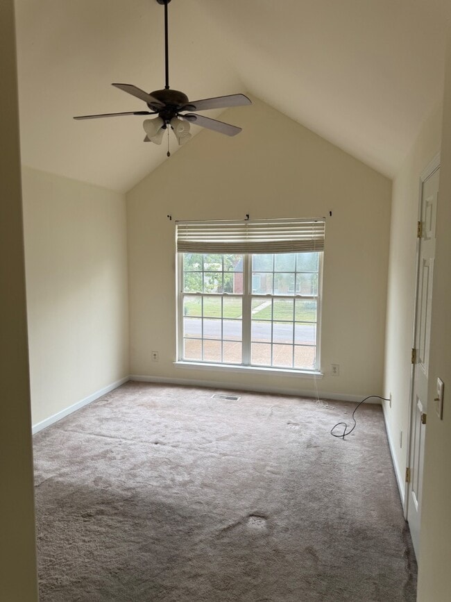 Building Photo - 705 Vanview Dr