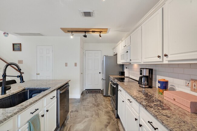 Building Photo - 30 Butterfly Branch Pl