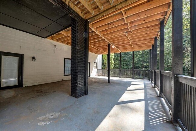 Building Photo - 172 Oak Forest Dr