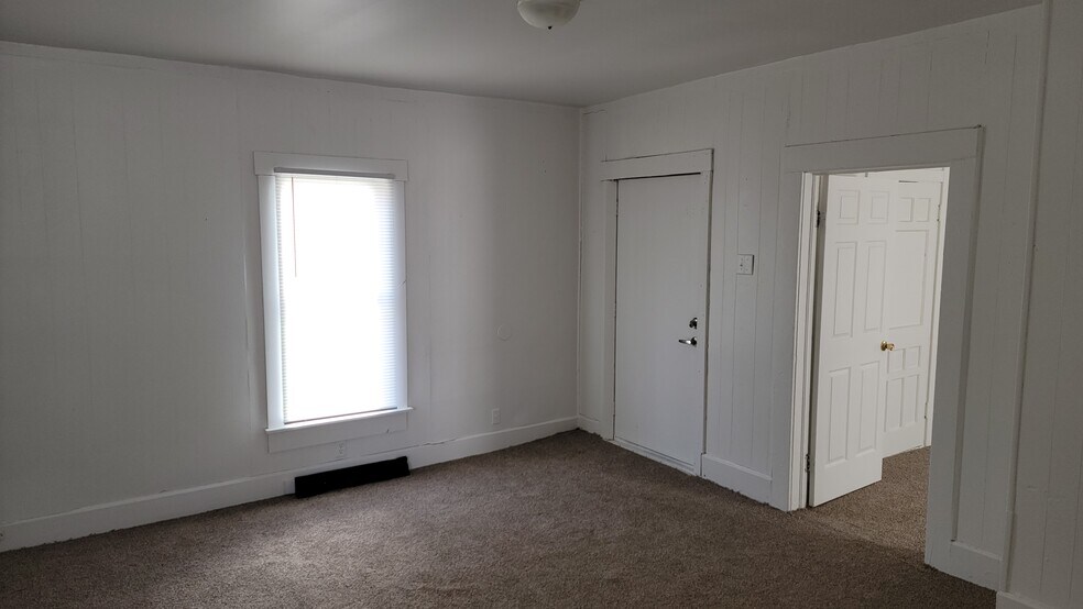 Building Photo - 2119 S Walnut St