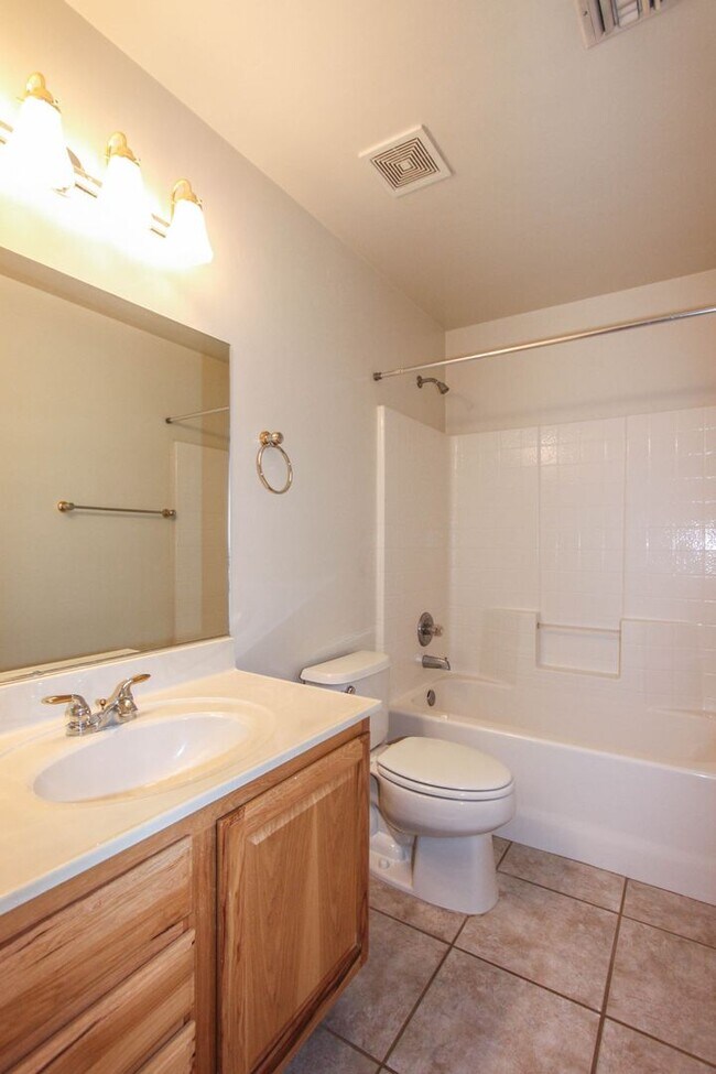 Building Photo - 8509 E Leigh Dr