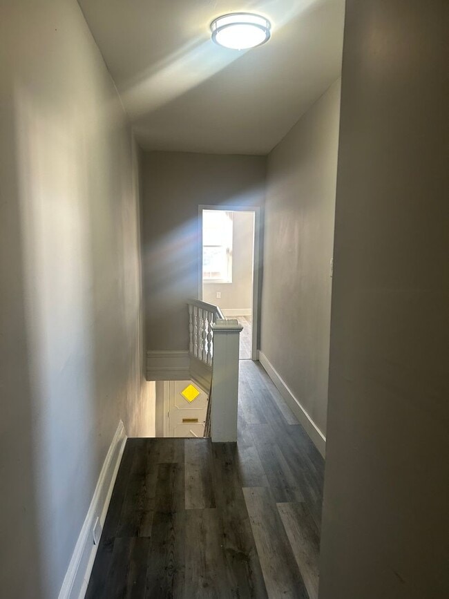 Building Photo - 3BR 1,5 bath Only with 3 Br pha voucher