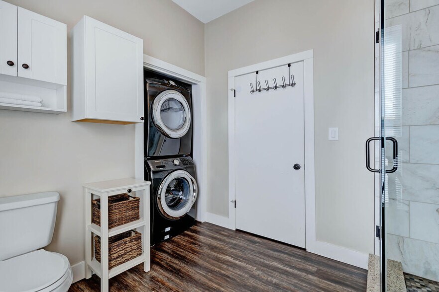 Building Photo - 729 Hamlet St