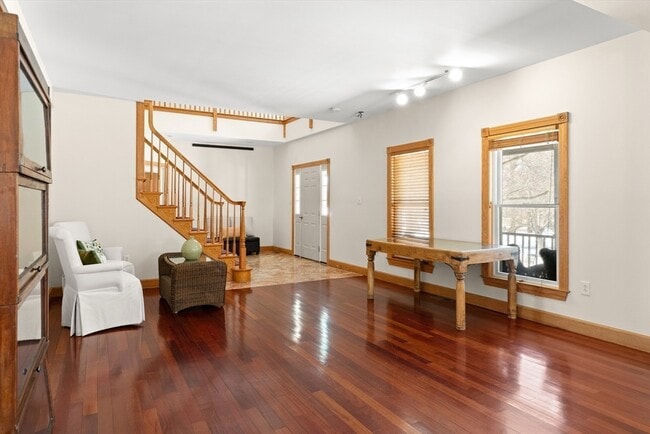 Building Photo - 25 Pleasant St