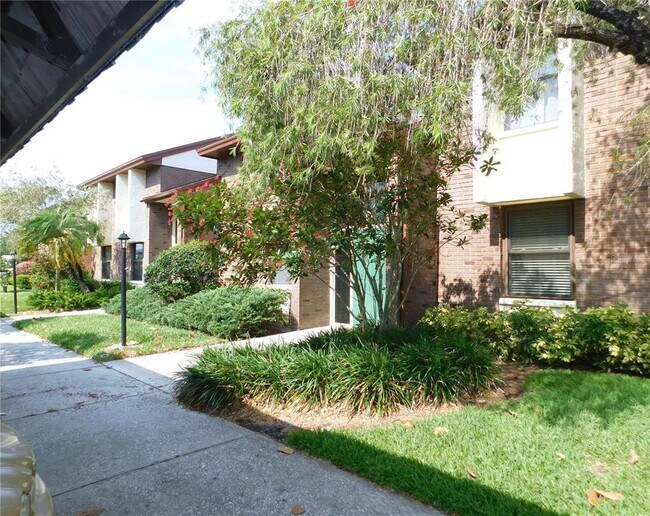 Building Photo - 204 Caryl Way