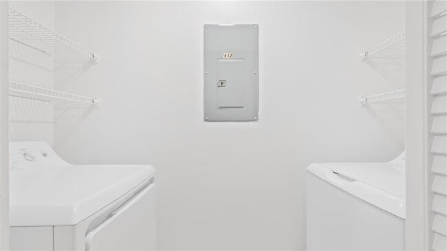 Building Photo - 512 S Harbour Oaks Dr