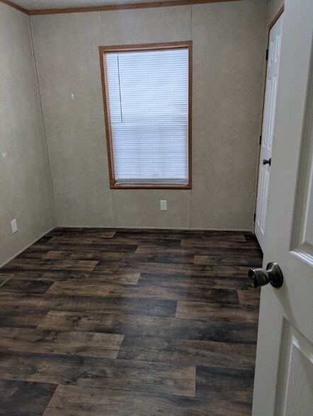 Building Photo - 1754 W Springville Rd