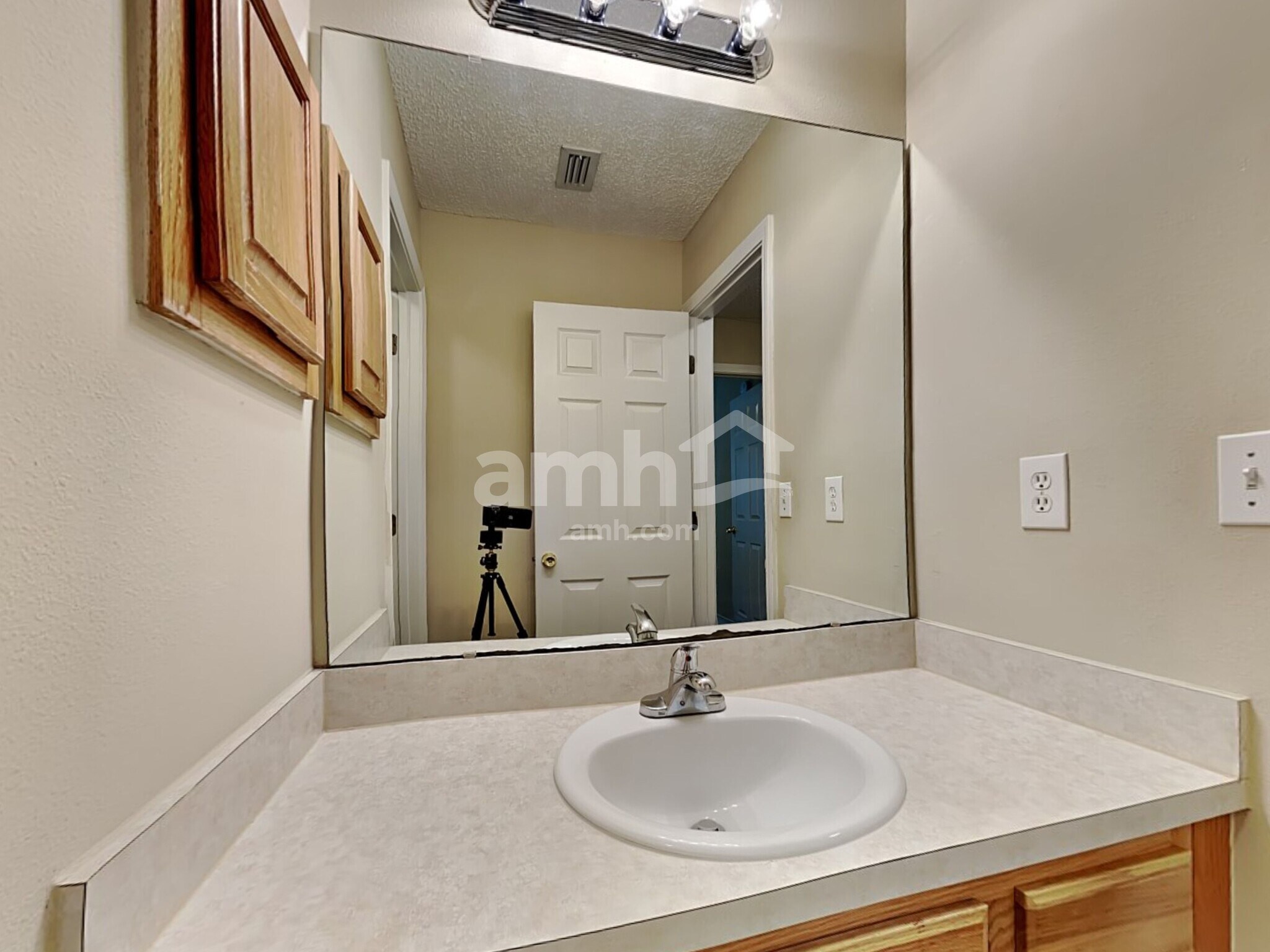 Building Photo - 1288 Summit Oaks Dr W
