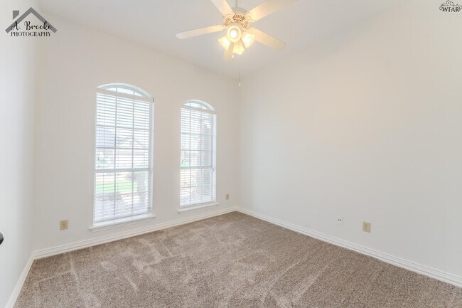 Building Photo - 4937 Silver Crest Dr