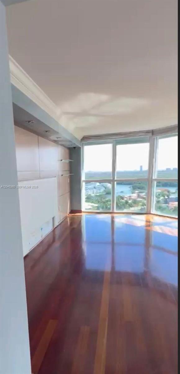 Building Photo - 16500 Collins Ave
