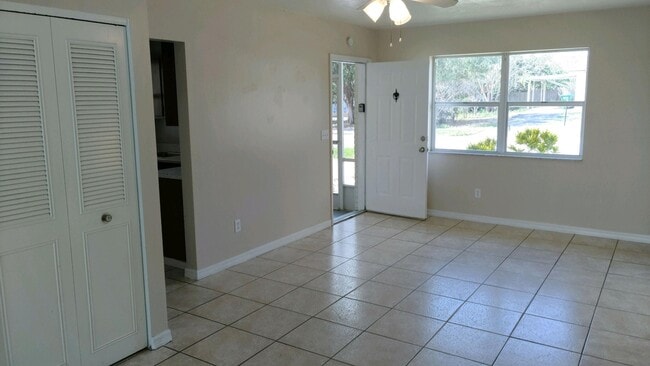 Building Photo - 3 Bed 1 Bath Home | Pet Friendly | Washer ...