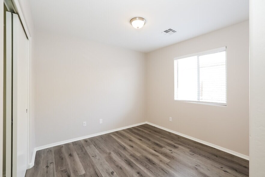 Building Photo - 3429 S 95th Dr