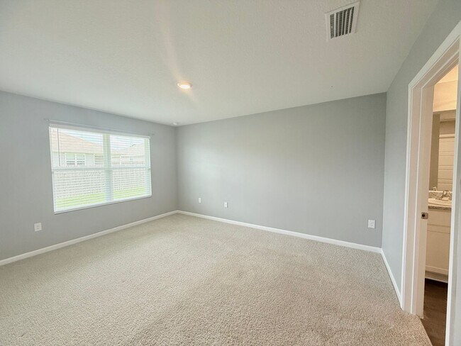 Building Photo - Beautiful 4 Bed/2 Bath Home With 2-Car Garage