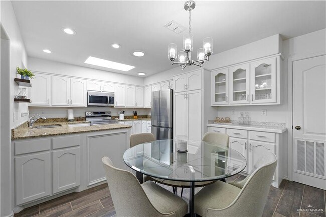 Building Photo - 16 Lake View Dr