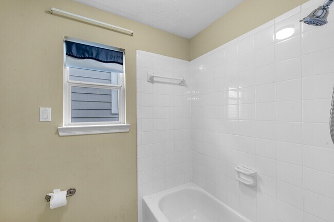 Building Photo - 5228 Larkin St