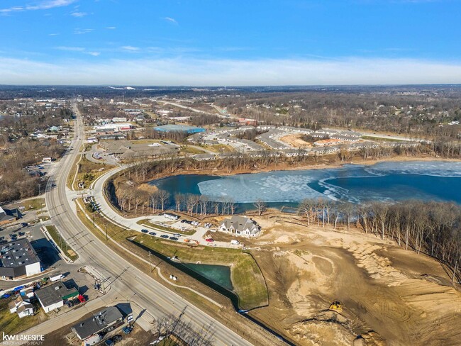 Building Photo - 10457 Pickerel Lk Dr