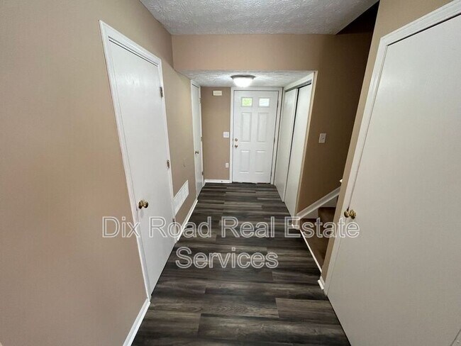 Building Photo - 945 Marcia Dr
