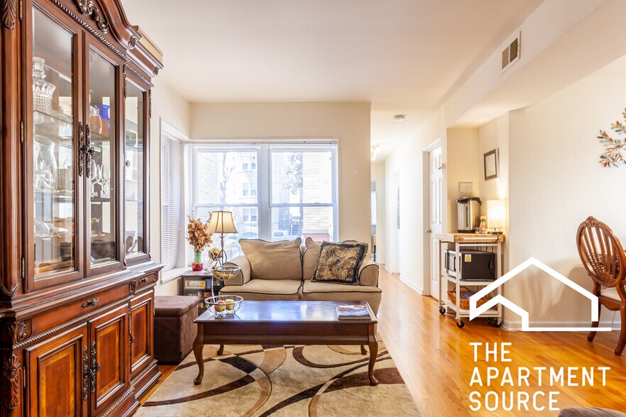 Building Photo - 6329 N Mozart St