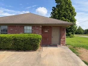Building Photo - 2 Bed 2 Bath Duplex