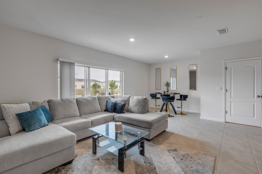 Building Photo - 2724 Silver Canoe Dr