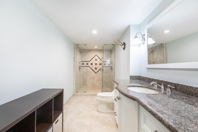 Building Photo - 961 S Ocean Dr