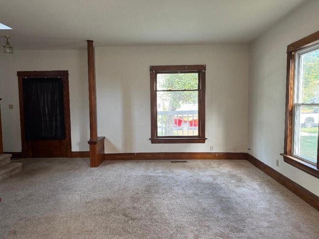 Building Photo - 743 S Wildwood Ave