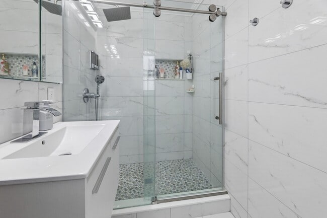 Building Photo - 52 Hillside Ave