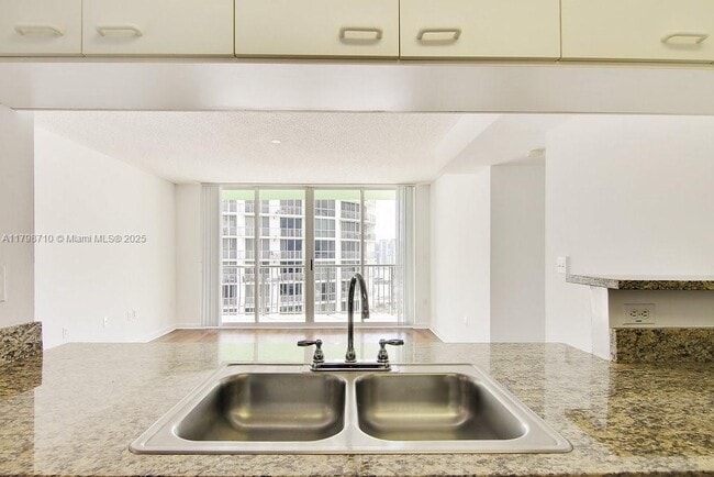 Building Photo - 1756 N Bayshore Dr