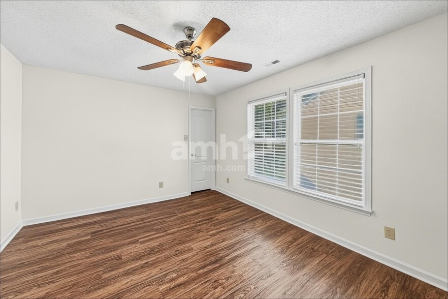 Building Photo - 5631 Hammermill Dr