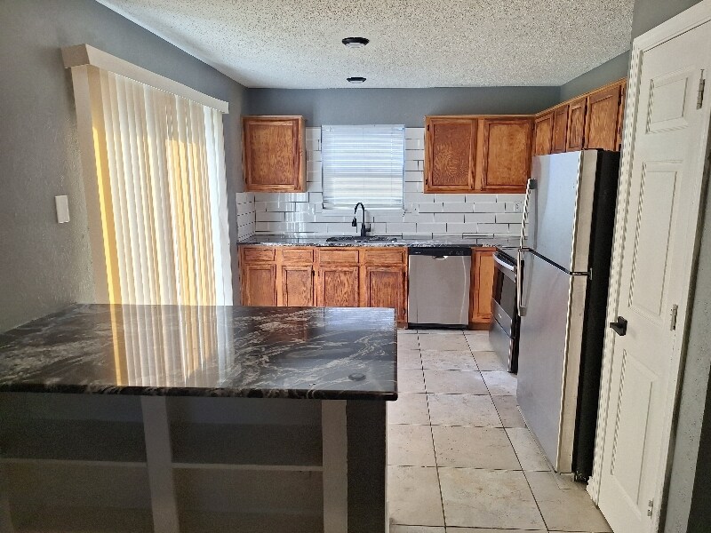 Building Photo - 2123 Chatham Square Ct