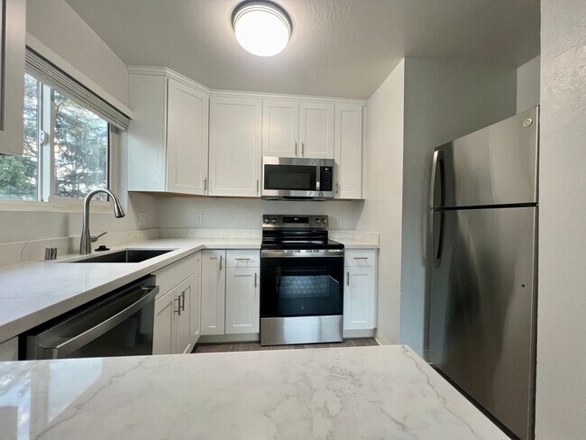 Building Photo - Modern Renovated 2-Bedroom in Santa Clara | Prime Location Near Apple, Nvidia & Major Highways