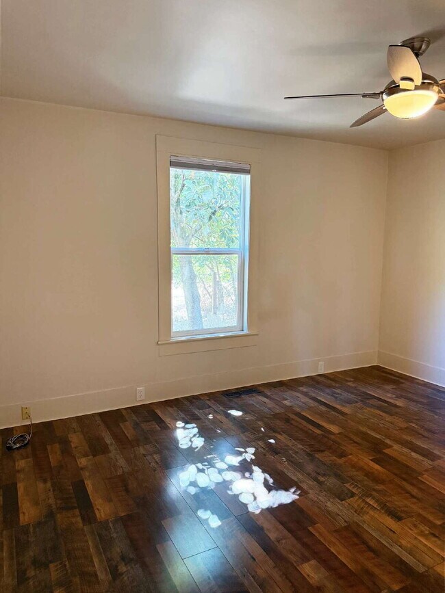 Building Photo - Spacious Two-Story Ranch Home Near Sonoma