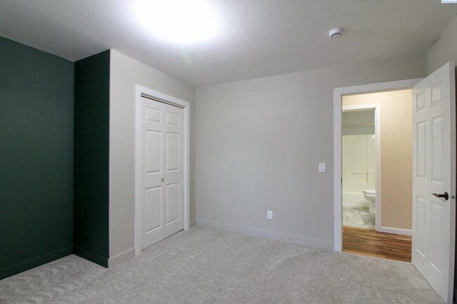 Building Photo - 3 Bed/2 Bath House in Southeast Kennewick