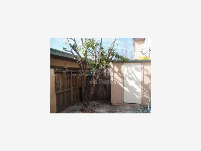 Building Photo - 292 Grecia Ct