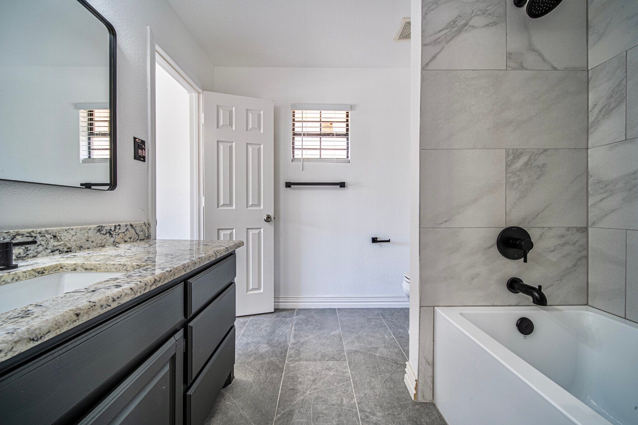 Upstairs Secondary Bathroom - 2411 Knight St